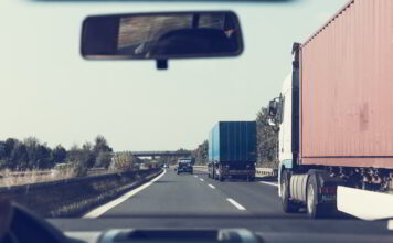 Faktoring – dobry wybór dla firm w branży transportowej