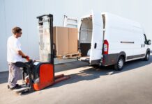 Jak optymalizować koszty transportu trudnych przesyłek?
