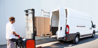 Jak optymalizować koszty transportu trudnych przesyłek?