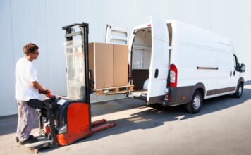 Jak optymalizować koszty transportu trudnych przesyłek?