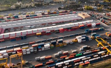 Usługa cross border – optymalizacja procesów logistycznych w handlu międzynarodowym Baza transportowa, depozyt wysyłki towarów