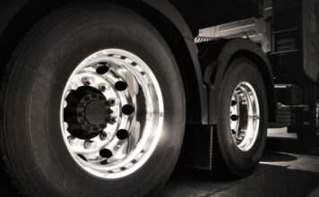 Porównanie opon ciężarowych Continental i Michelin: które wybrać?