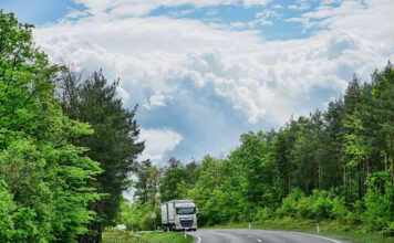 Jakie informacje są potrzebne do zlecenia krajowego transportu towarów? transport-drogowy